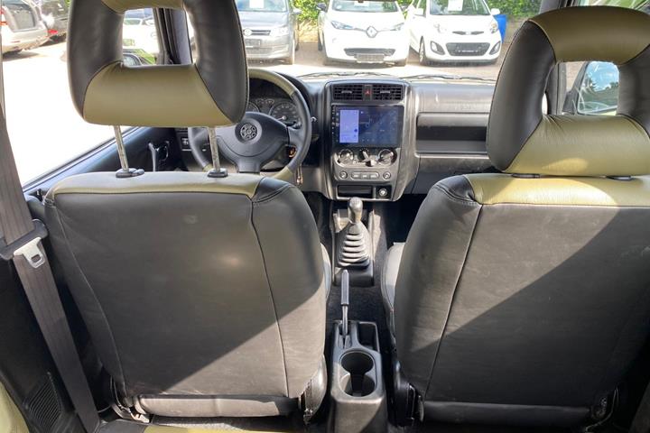 Grøn Suzuki Jimny fra 2006