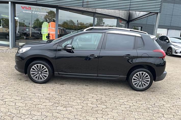Sort Peugeot 2008 fra 2017