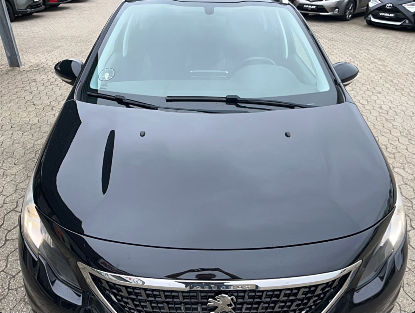 Sort Peugeot 2008 fra 2017