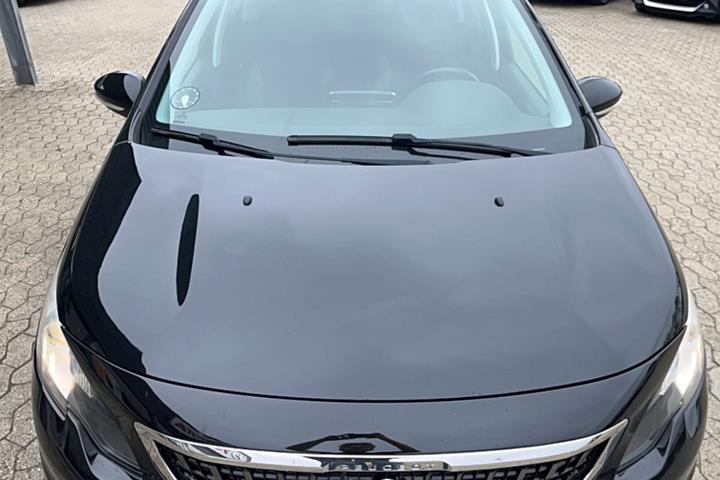 Sort Peugeot 2008 fra 2017