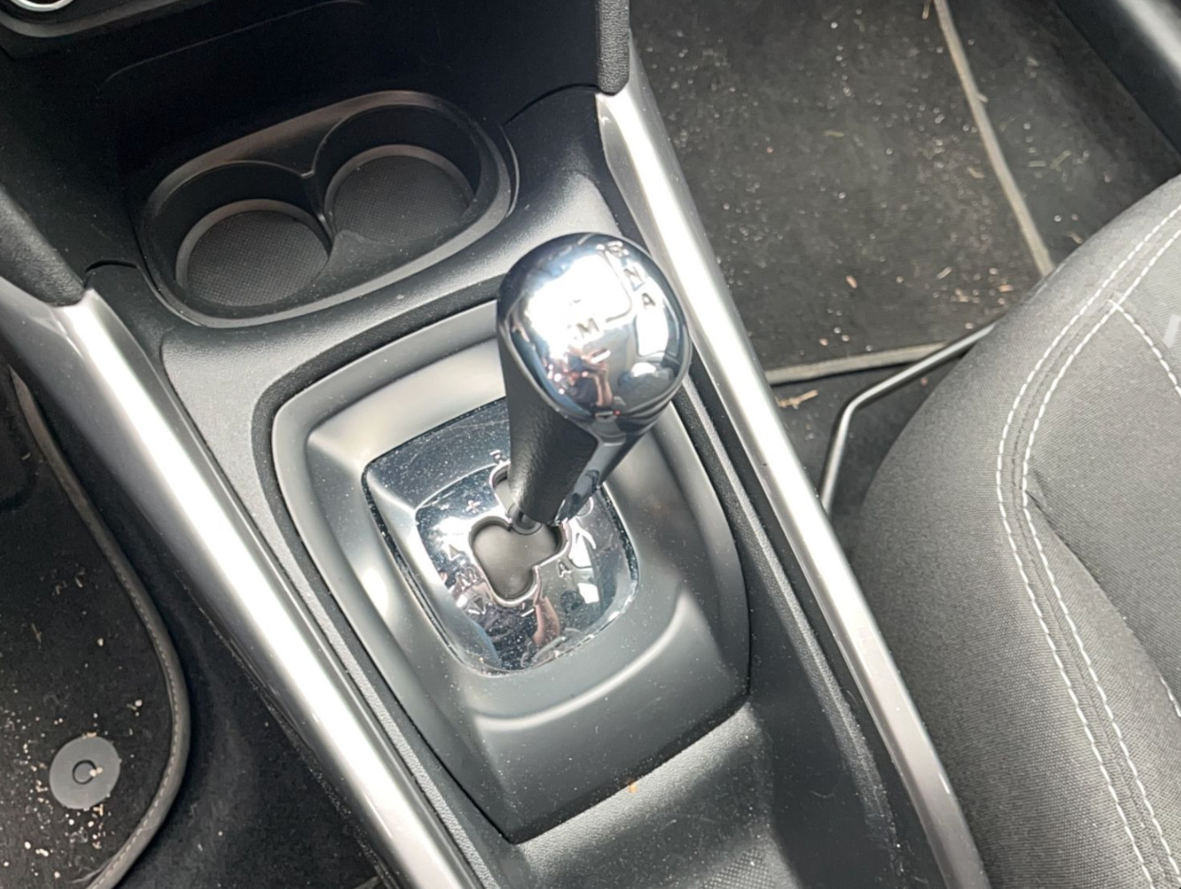 Sort Peugeot 2008 fra 2017