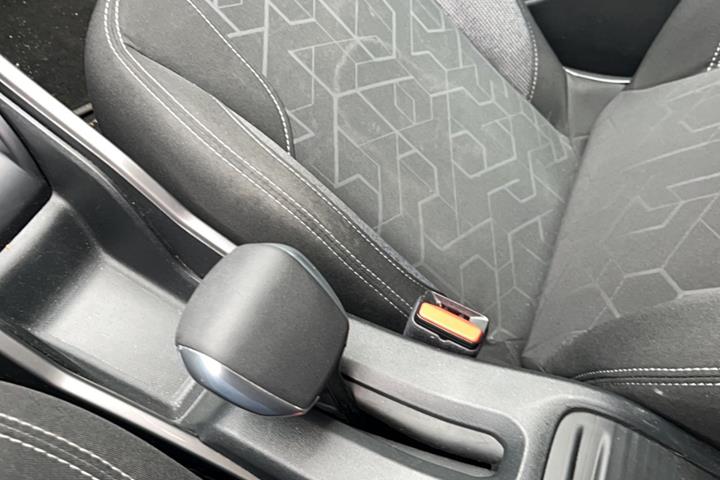 Sort Peugeot 2008 fra 2017