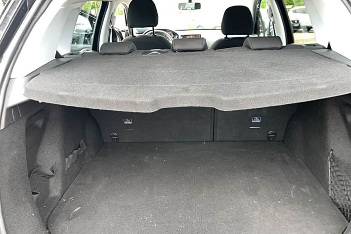 Sort Peugeot 2008 fra 2017