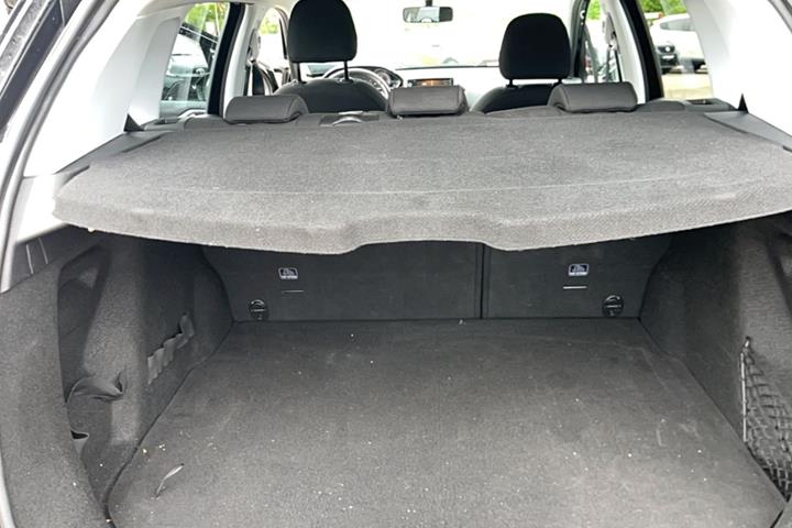Sort Peugeot 2008 fra 2017