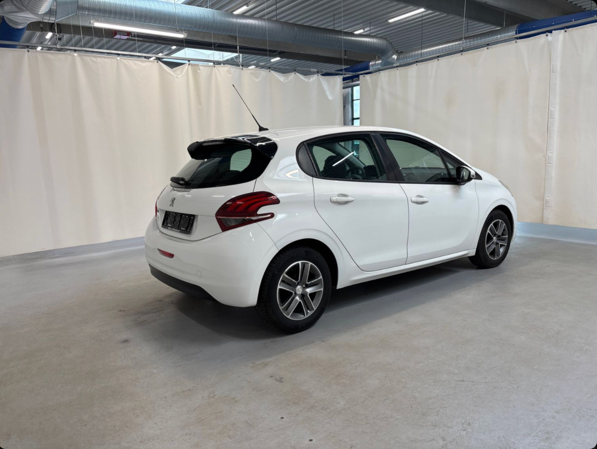Hvid Peugeot 208 fra 2016