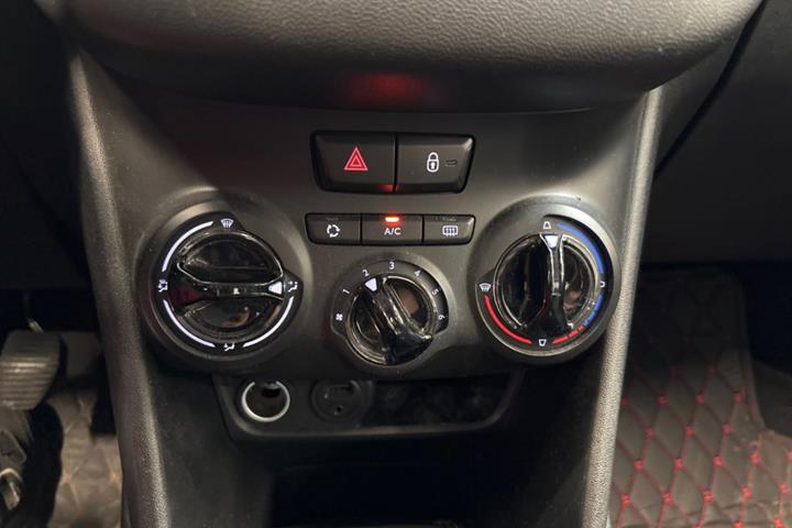 Hvid Peugeot 208 fra 2016