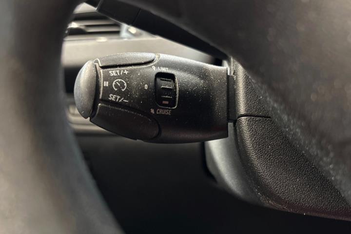 Hvid Peugeot 208 fra 2016