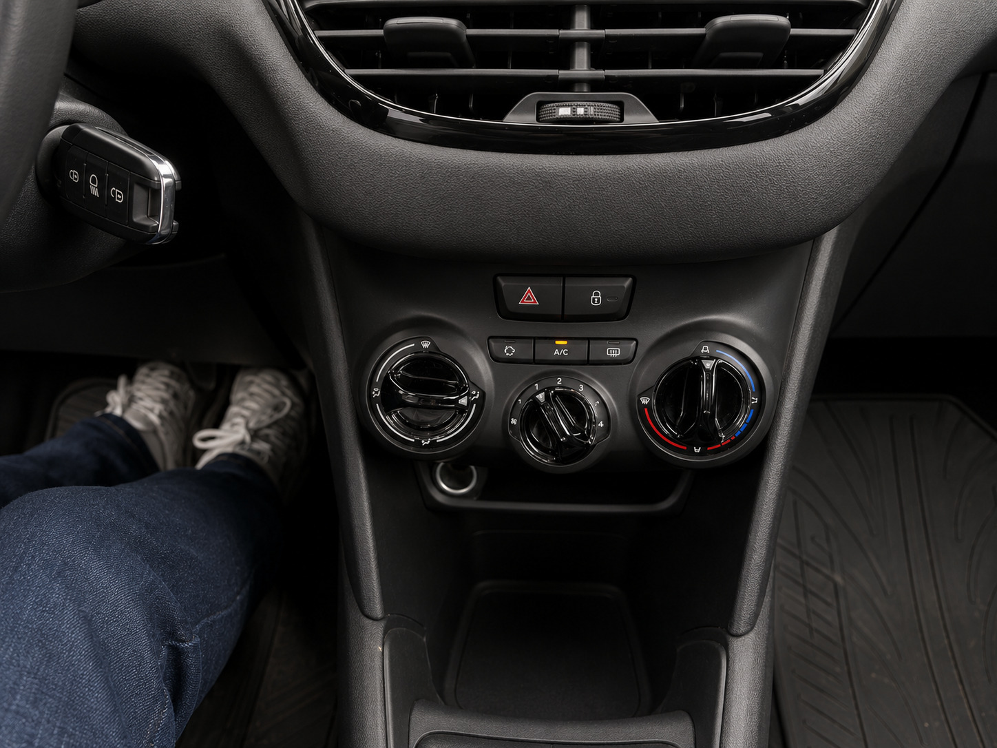 Sort Peugeot 208 fra 2014