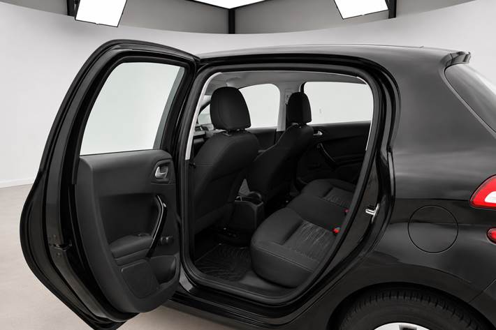 Sort Peugeot 208 fra 2014