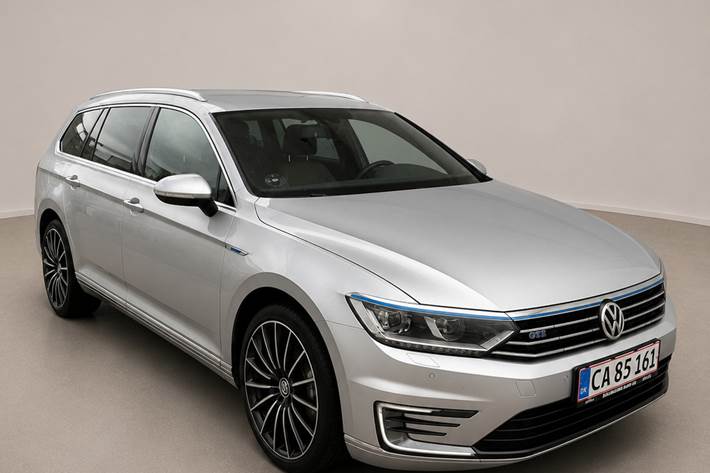 Sølv VW Passat fra 2018