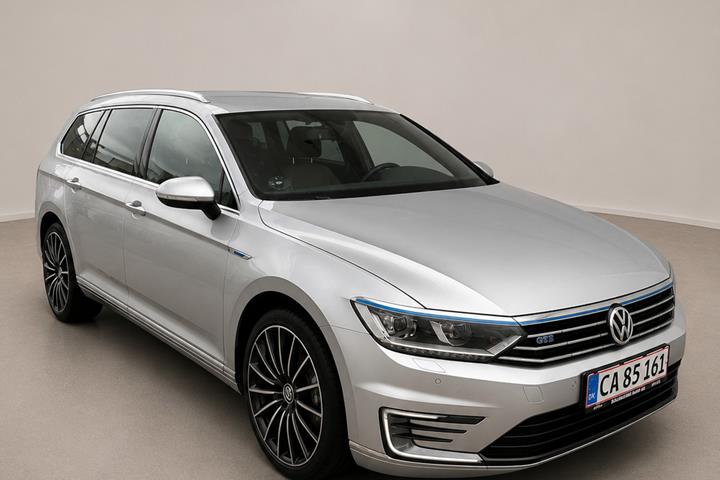 Sølv VW Passat fra 2018