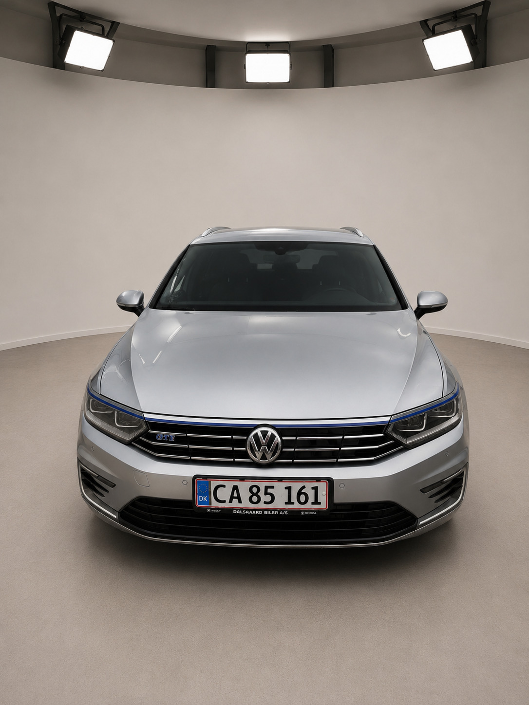 Sølv VW Passat fra 2018