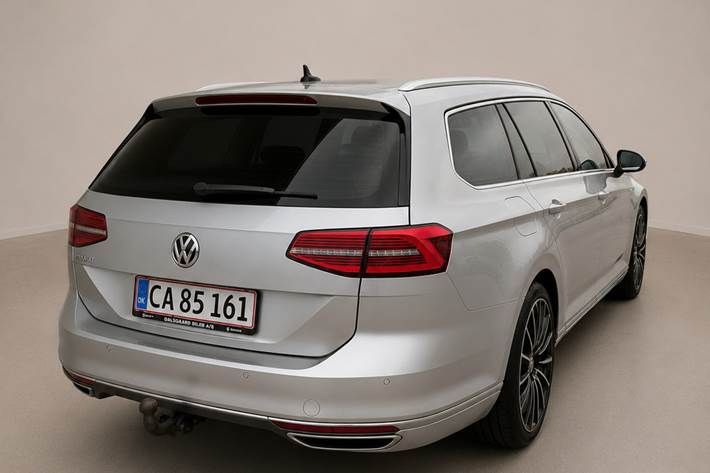 Sølv VW Passat fra 2018