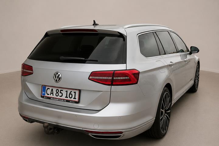 Sølv VW Passat fra 2018