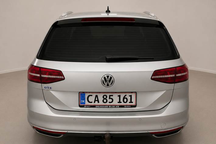 Sølv VW Passat fra 2018