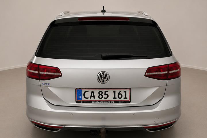 Sølv VW Passat fra 2018