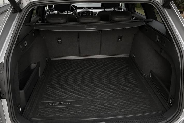 Sølv VW Passat fra 2018