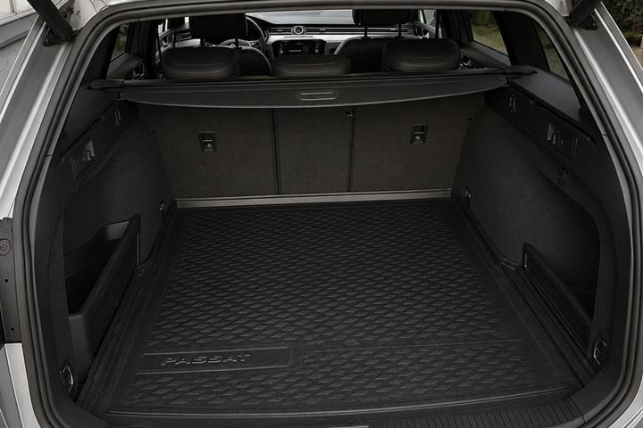 Sølv VW Passat fra 2018