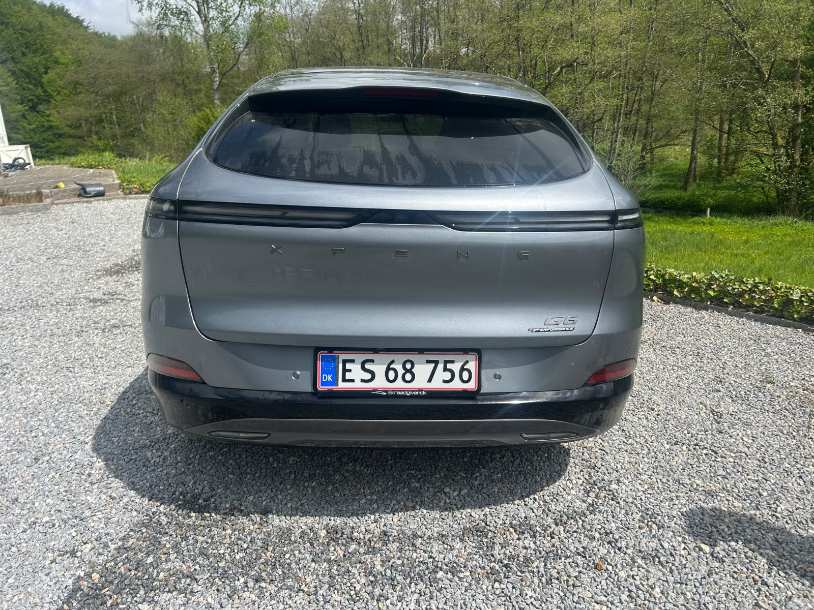 Grå Xpeng G6 fra 2024