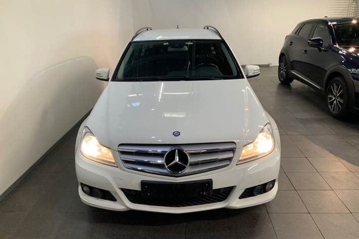 Hvid Mercedes C220 fra 2012