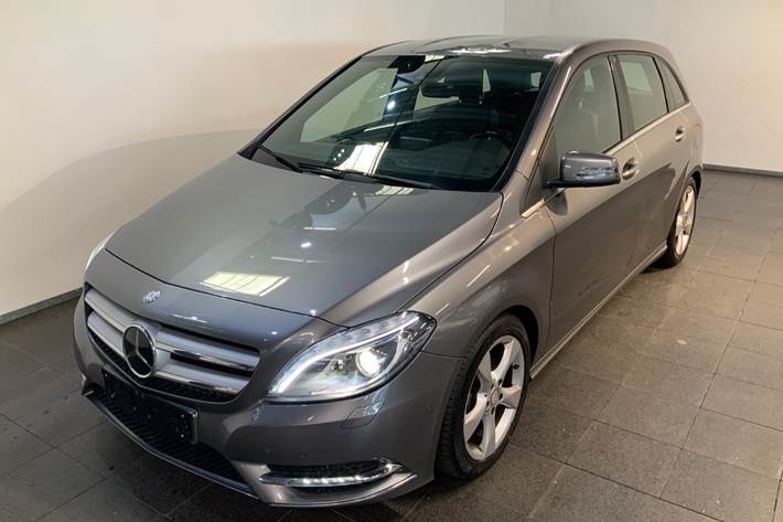 Grå Mercedes B180 fra 2014