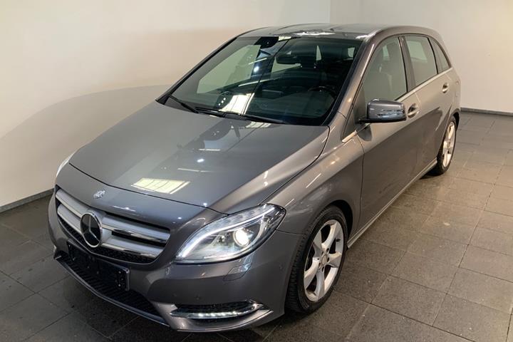 Grå Mercedes B180 fra 2014