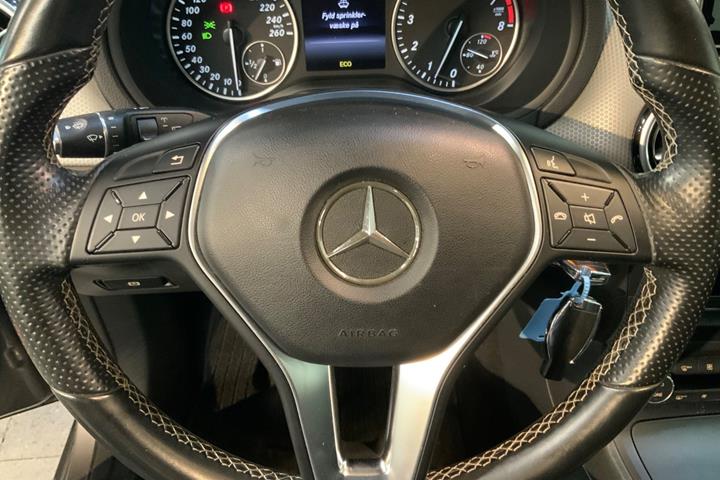 Grå Mercedes B180 fra 2014