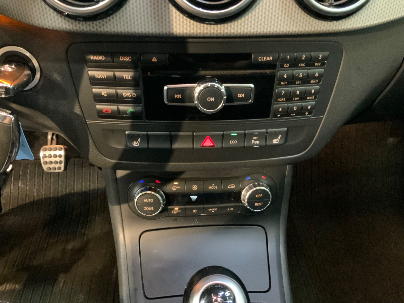 Grå Mercedes B180 fra 2014