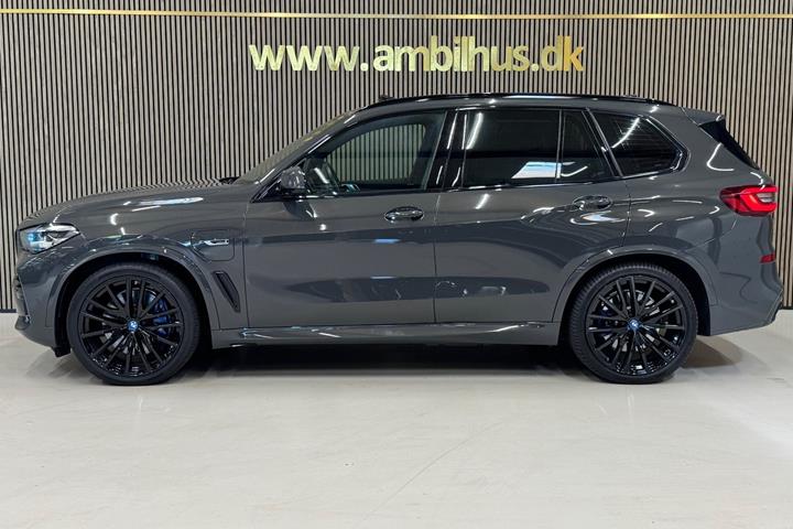 Grå BMW X5 fra 2023