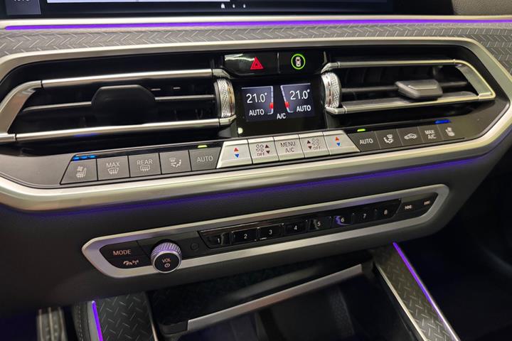 Grå BMW X5 fra 2023