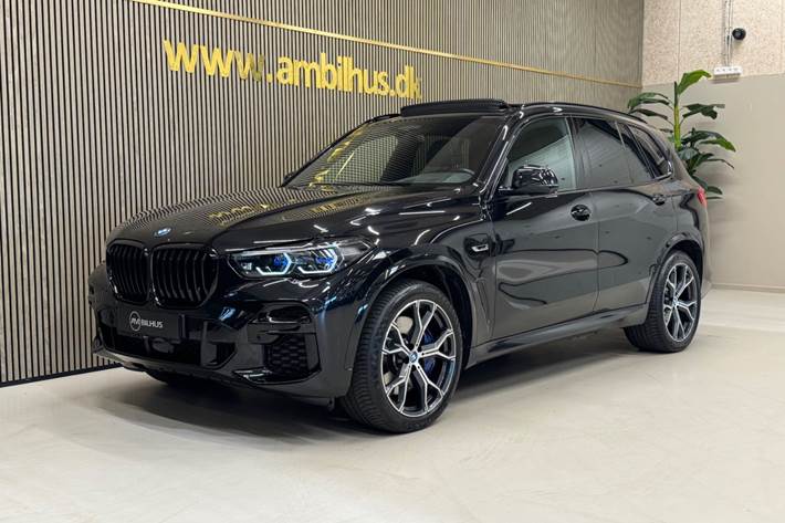 Sort BMW X5 fra 2023