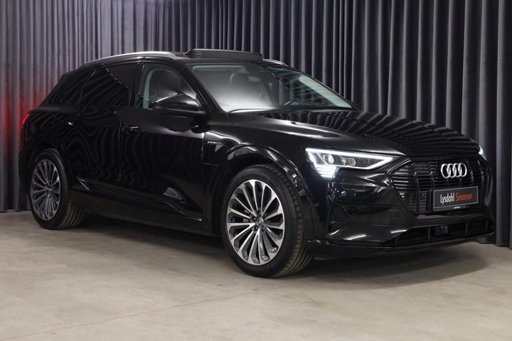 Sort Audi e-tron fra 2019 set udefra