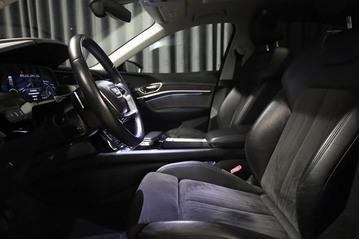 Sort Audi e-tron fra 2019