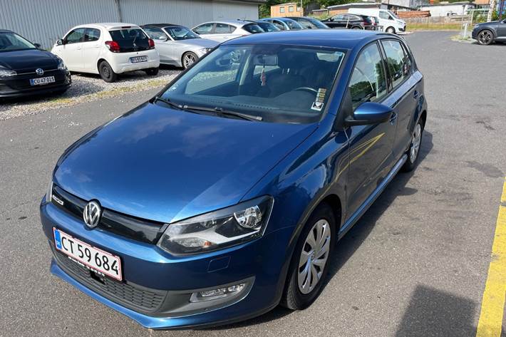 Gul VW Polo fra 2016