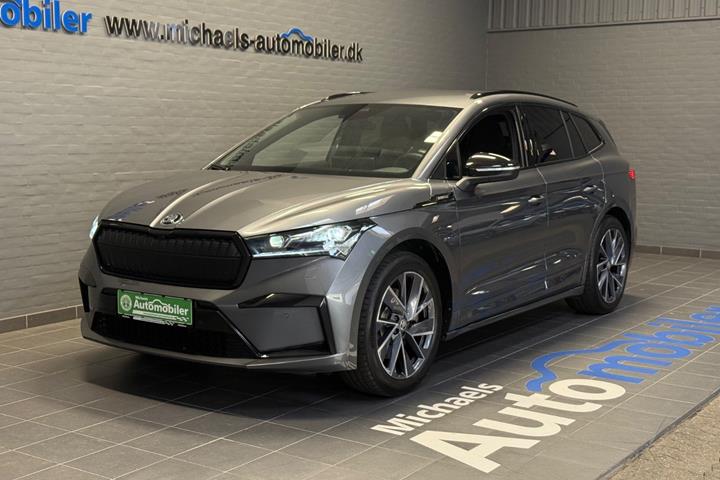 Grå Skoda Enyaq fra 2025 set udefra
