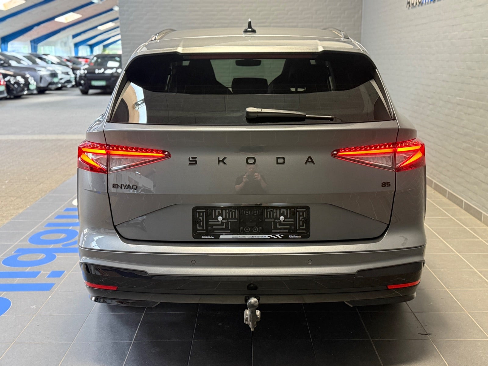 Grå Skoda Enyaq fra 2025