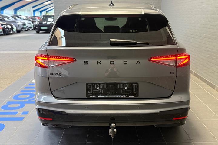 Grå Skoda Enyaq fra 2025