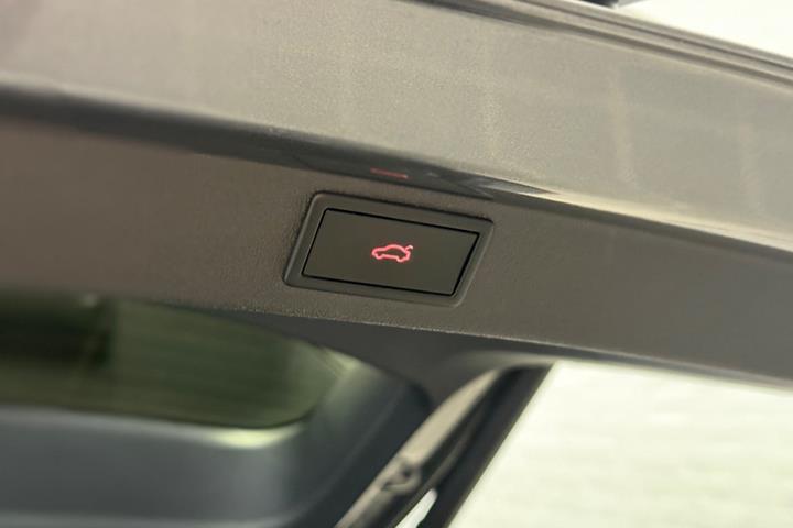 Grå Skoda Enyaq fra 2025