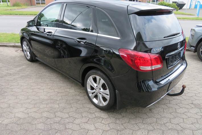 Sort Mercedes B180 d fra 2016