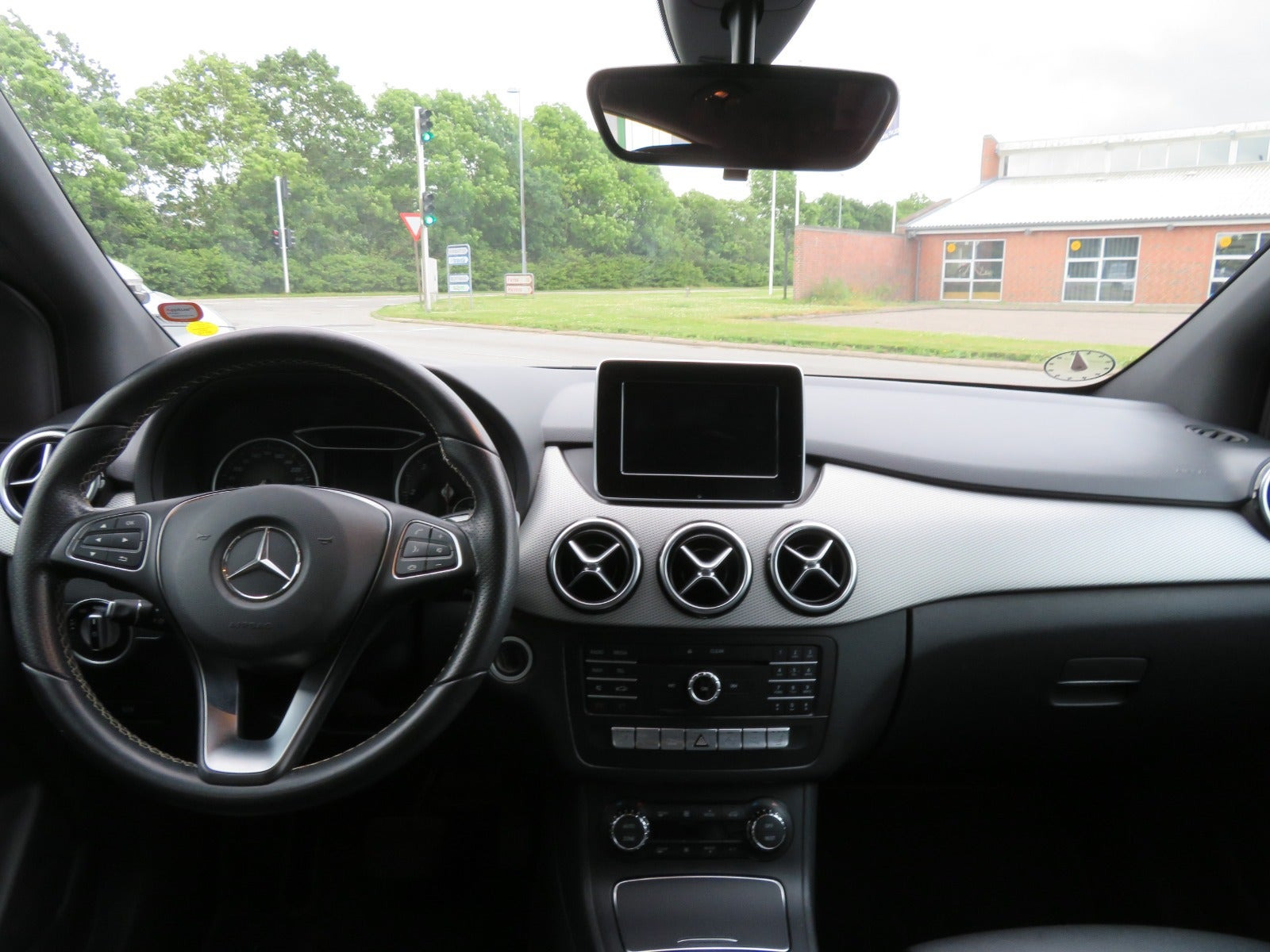 Sort Mercedes B180 d fra 2016