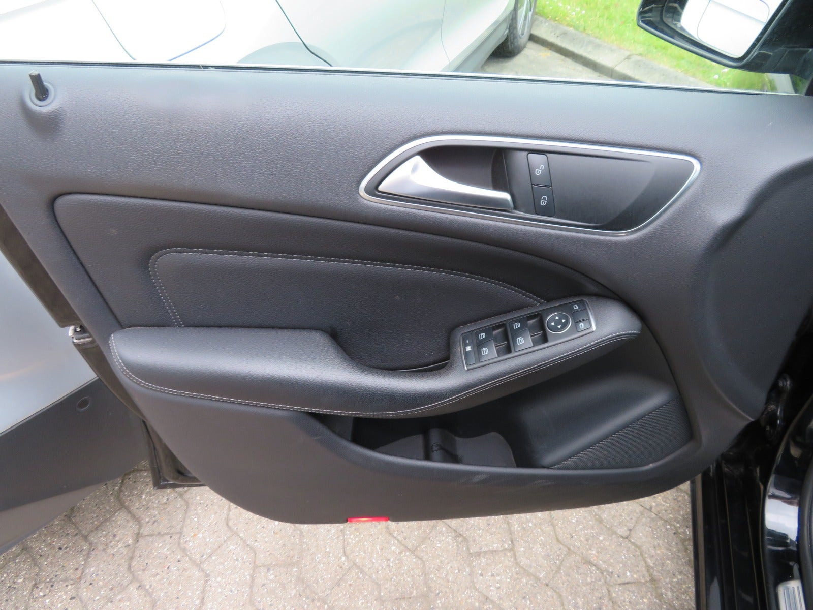 Sort Mercedes B180 d fra 2016
