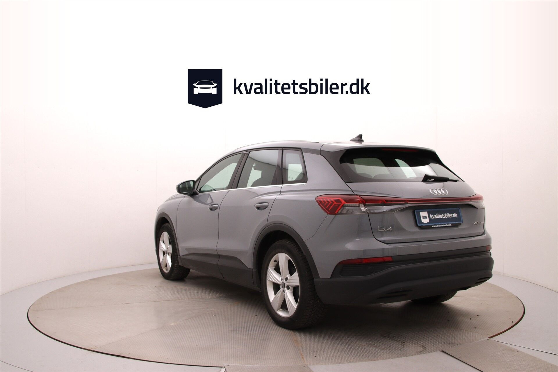Grå Audi Q4 fra 2023