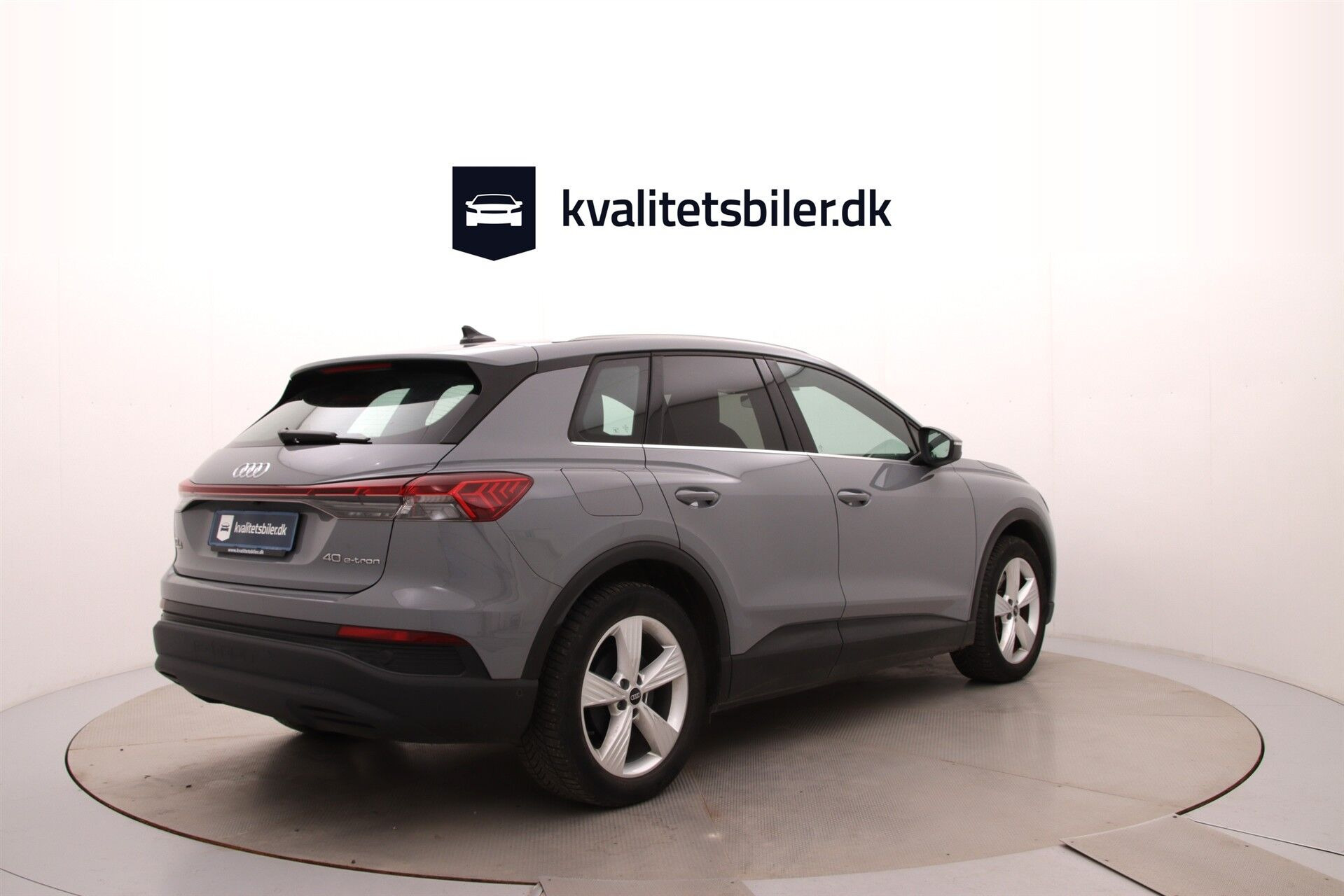 Grå Audi Q4 fra 2023