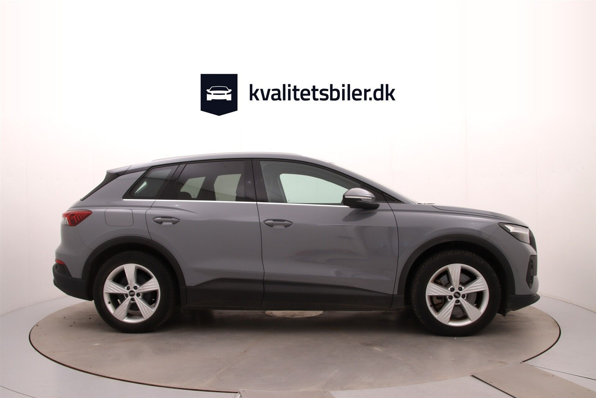 Grå Audi Q4 fra 2023