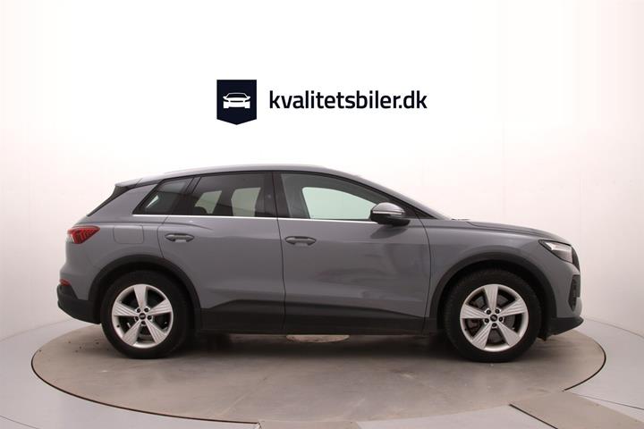 Grå Audi Q4 fra 2023