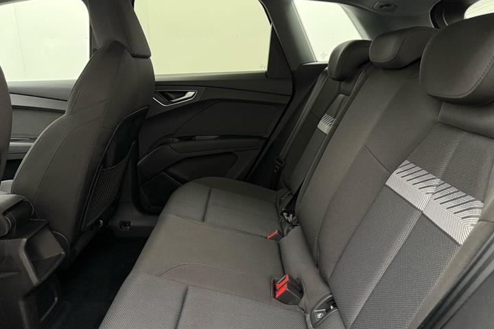 Grå Audi Q4 fra 2023