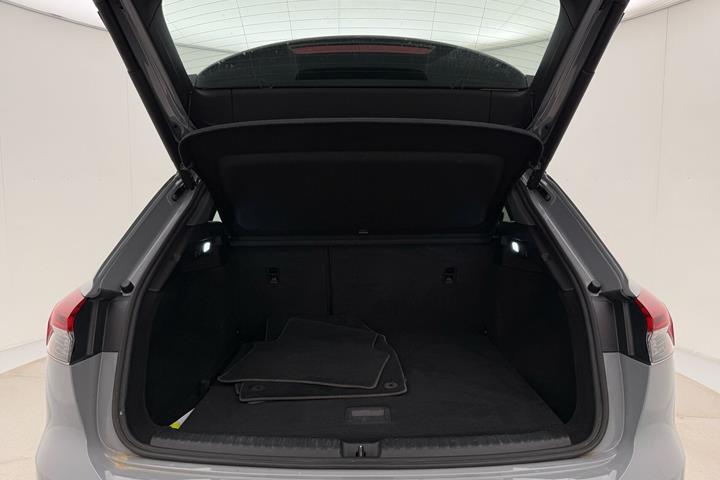 Grå Audi Q4 fra 2023