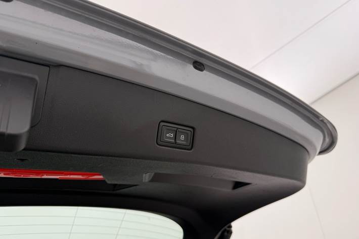 Grå Audi Q4 fra 2023