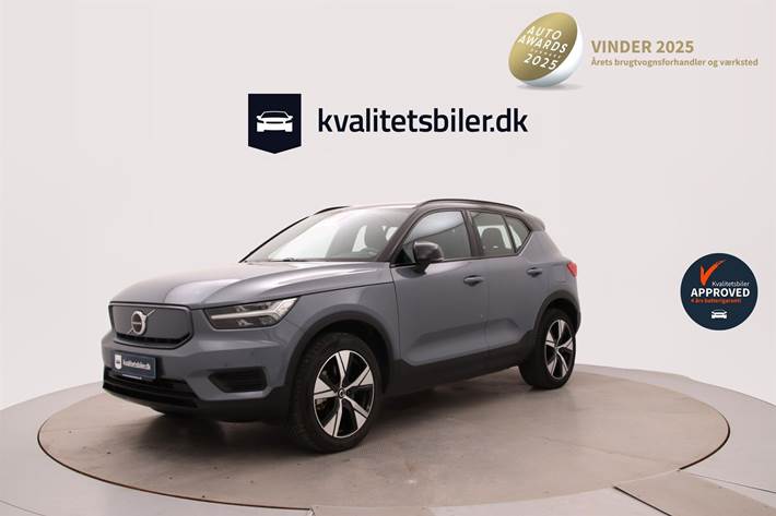 Grå Volvo XC40 fra 2022 set udefra