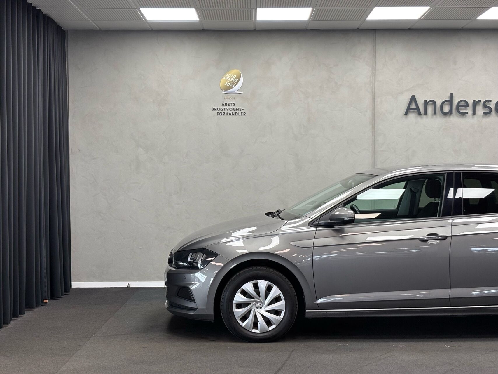 Grå VW Polo fra 2018